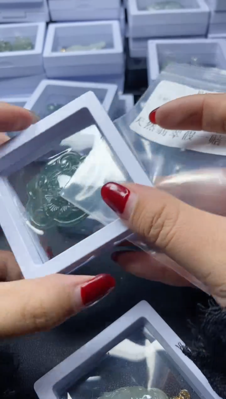 【闪购商品】翡翠吊坠(不含链)未镶嵌40108