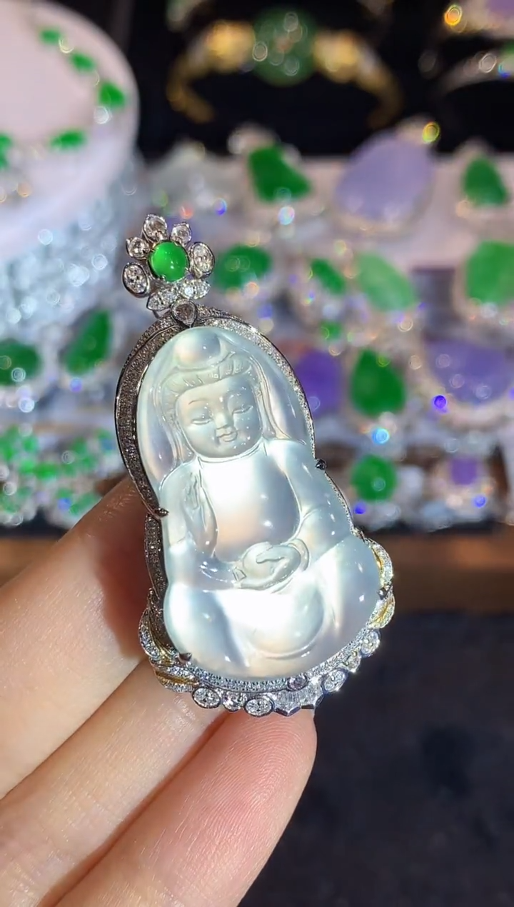 吊坠(不含链)18K金镶嵌翡翠多样性发其一