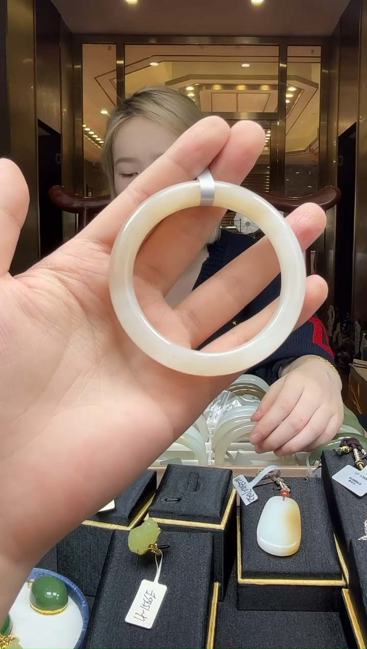 【闪购商品】和田玉手镯未镶嵌SH2072 多样性发其一