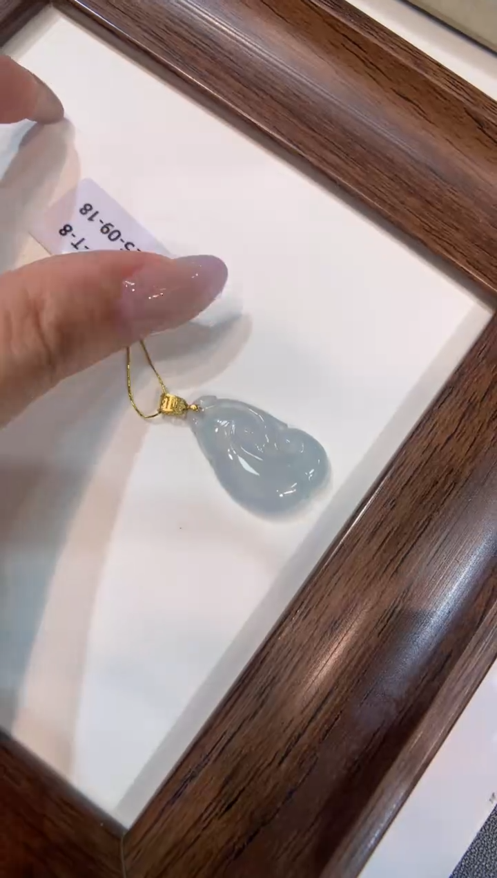 颈饰18K金镶嵌翡翠如意