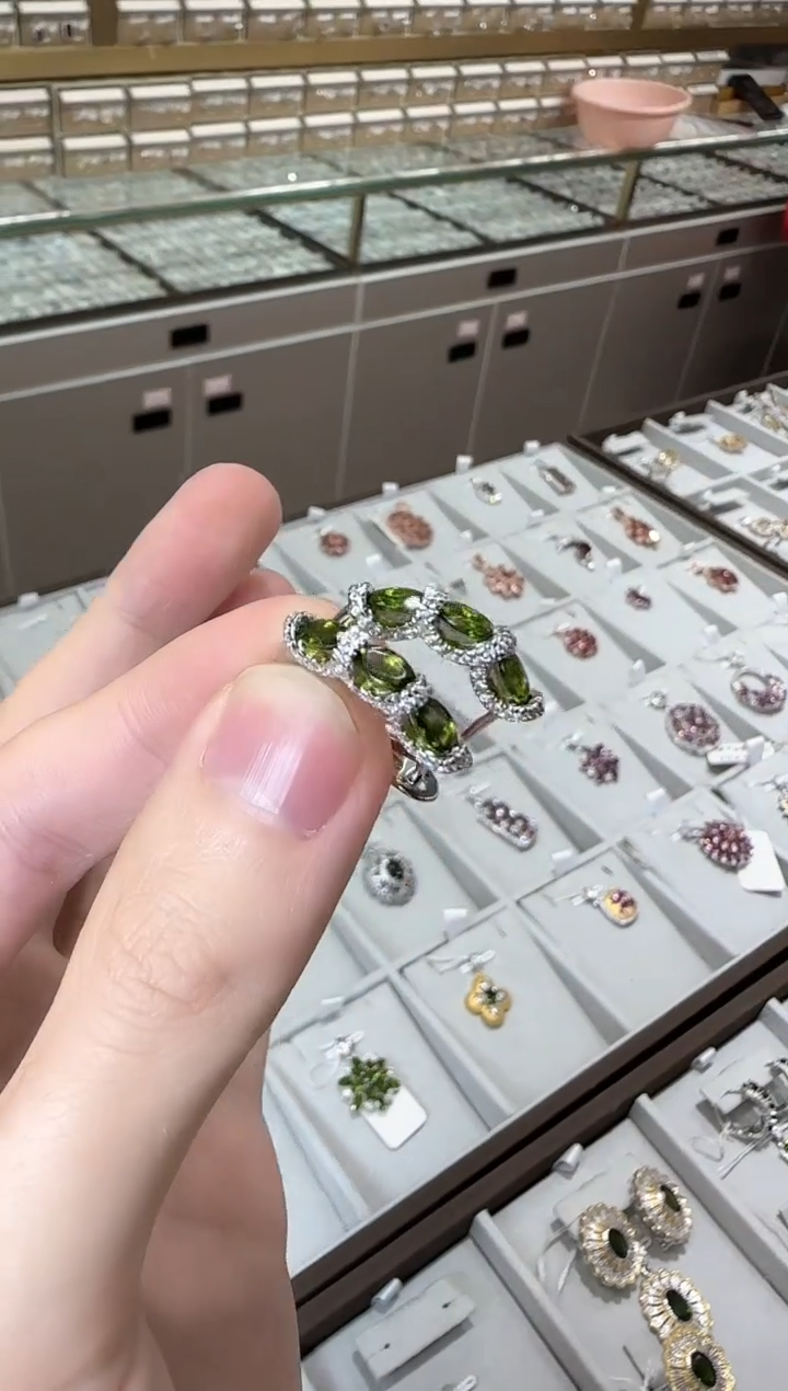 【闪购商品】透辉石耳扣银S925镶嵌3*5mm