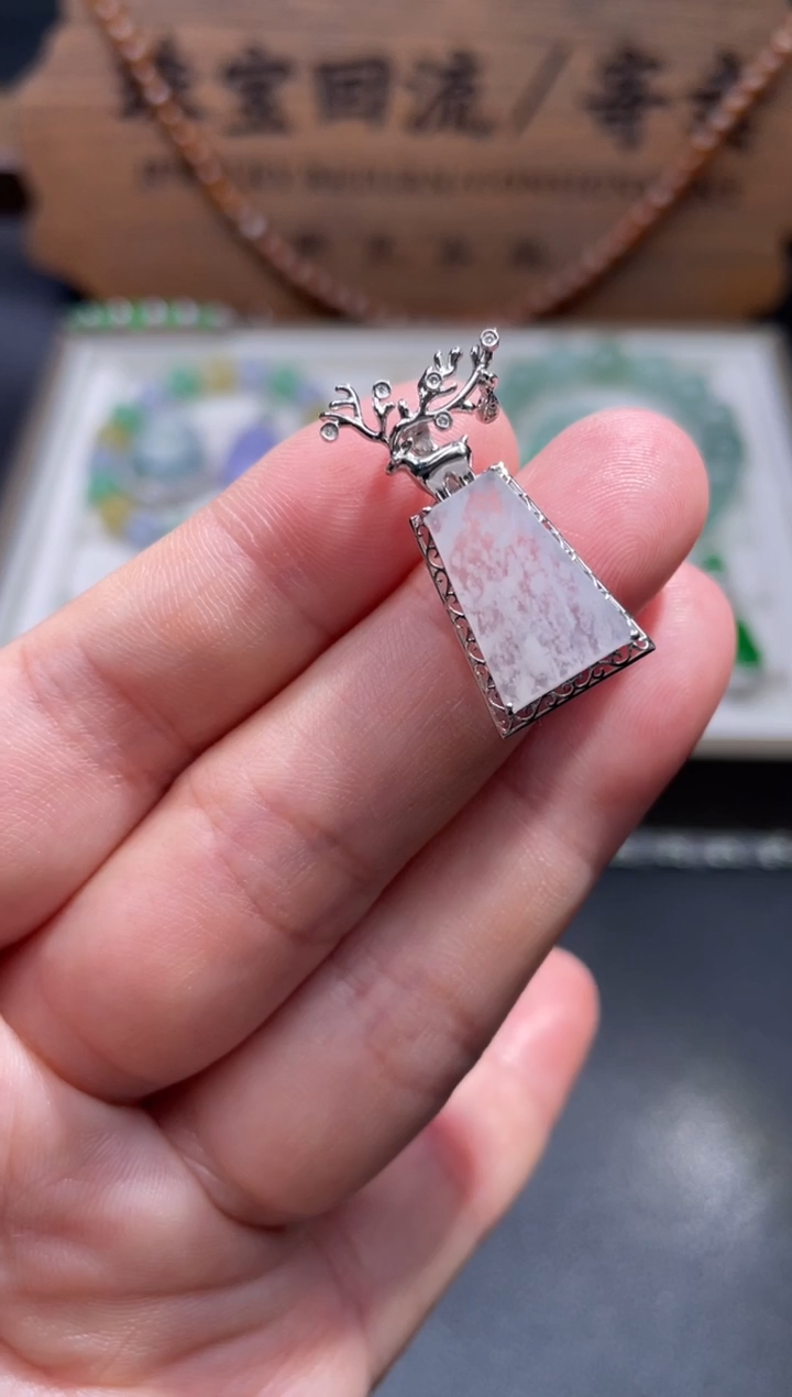 【闪购商品】翡翠颈饰18K金镶嵌13...........