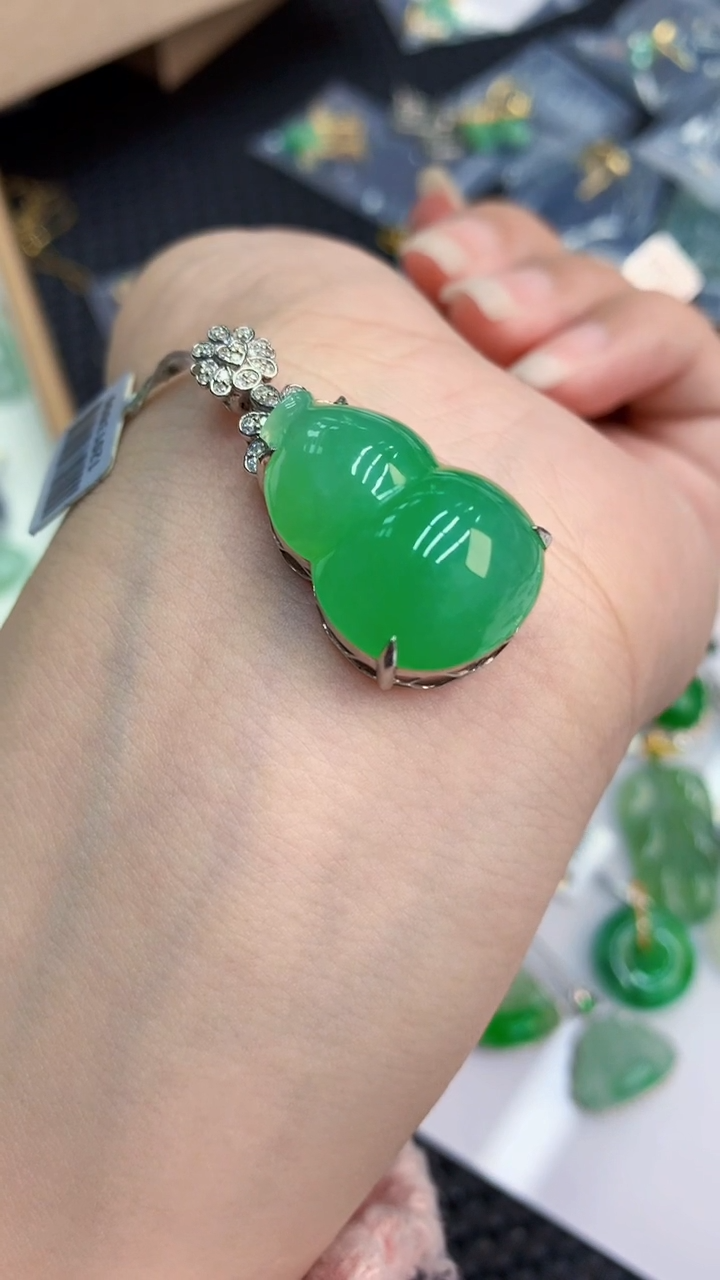 【闪购商品】翡翠颈饰18K金镶嵌            8