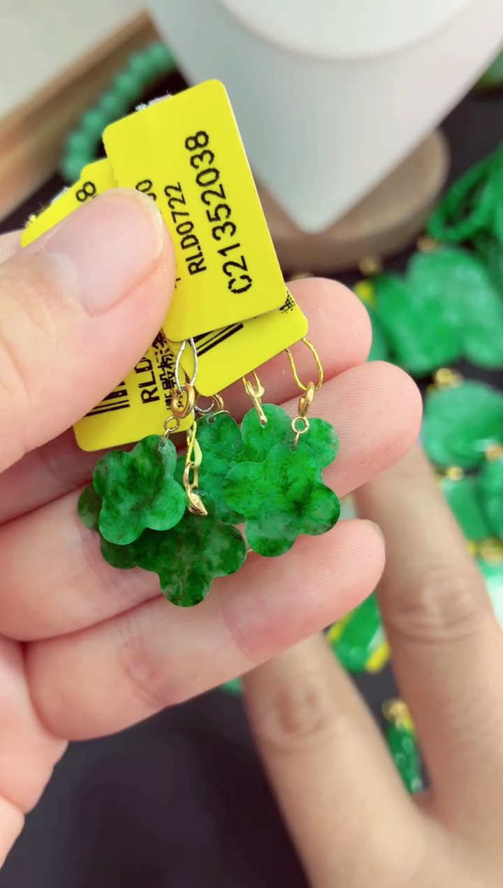 吊坠(不含链)18K金镶嵌翡翠多样性发货其中一件