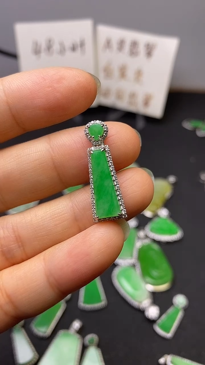 【闪购商品】翡翠吊坠(不含链)银S925镶嵌翡翠满绿吊坠