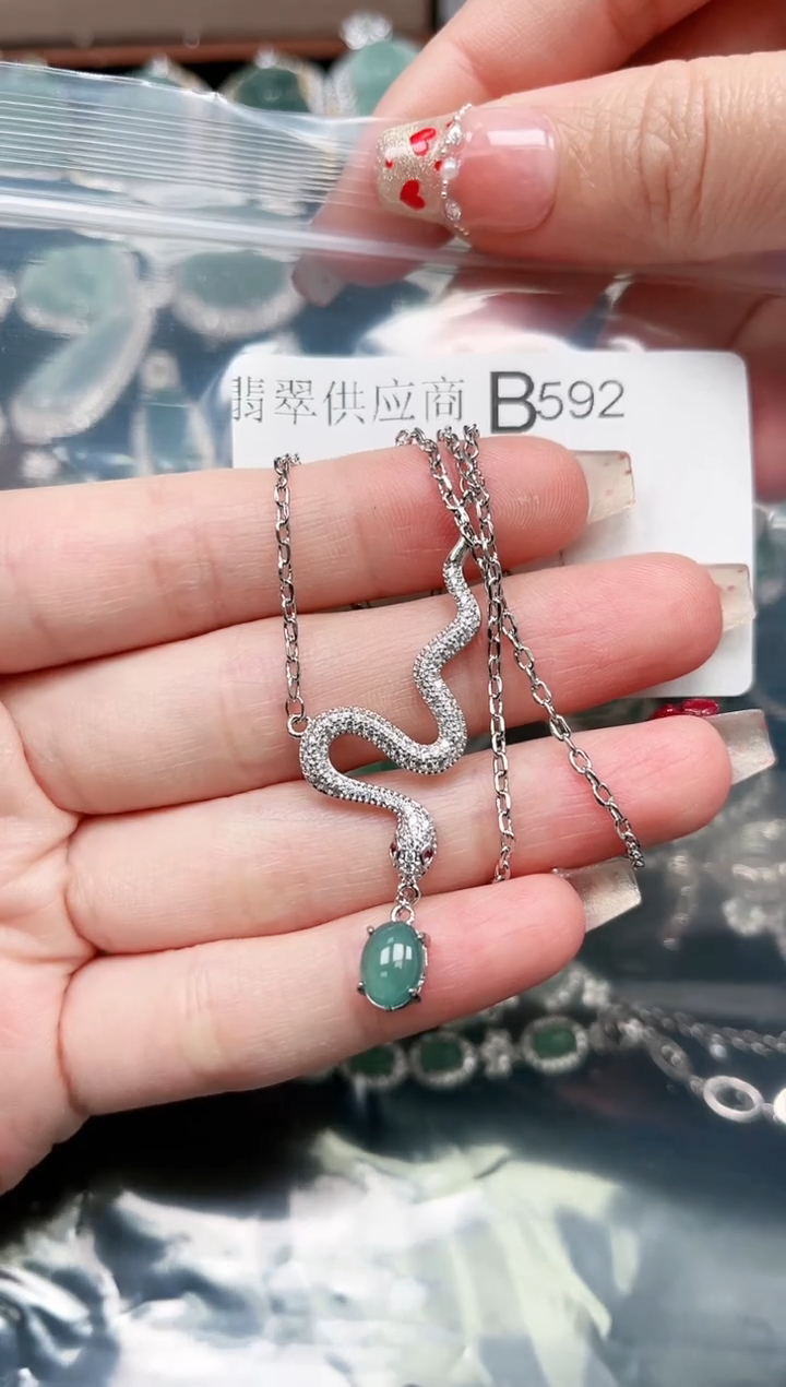 【闪购商品】翡翠颈饰未镶嵌392赠皮绳