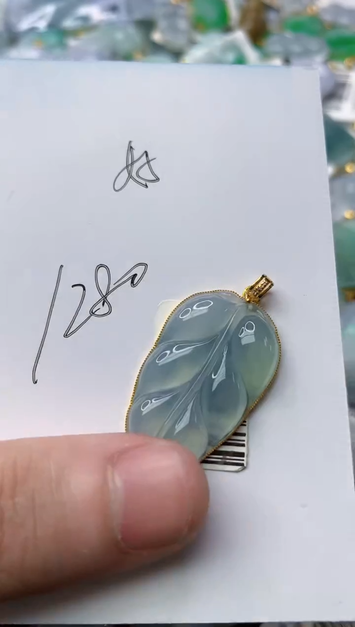 【闪购商品】翡翠颈饰18K金镶嵌53.......