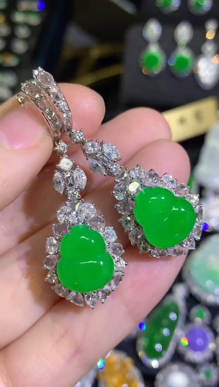【闪购商品】翡翠耳饰18K金镶嵌高冰满绿正阳绿葫芦吊坠耳坠两用款