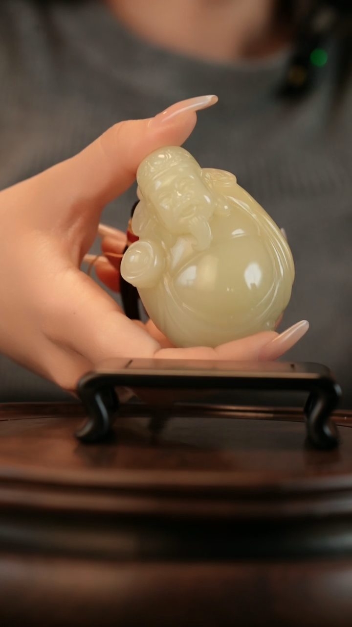 云南石竹叶青雕刻：富运亨通