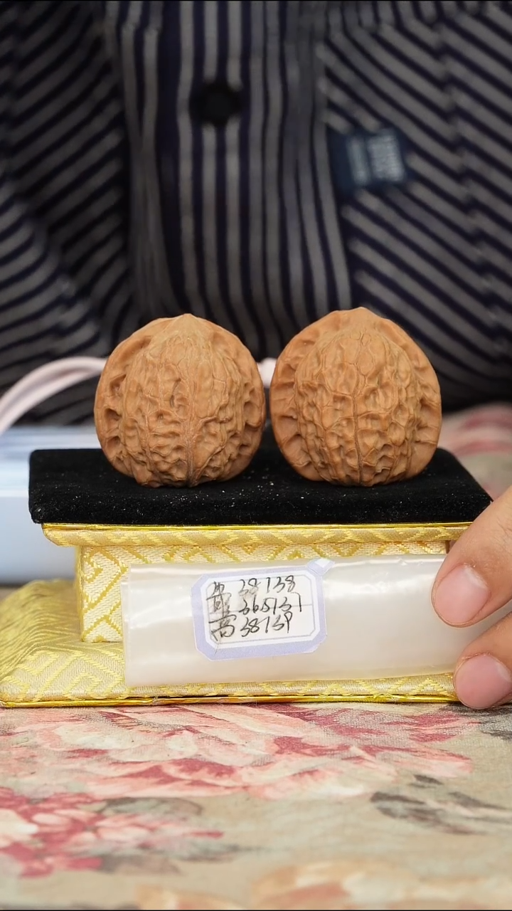 文玩核桃把件非嫁接将军帽