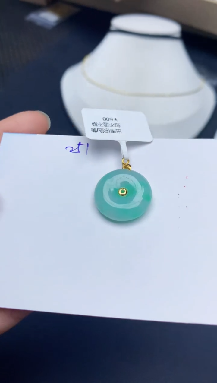 【闪购商品】翡翠颈饰18K金镶嵌天然翡翠A货