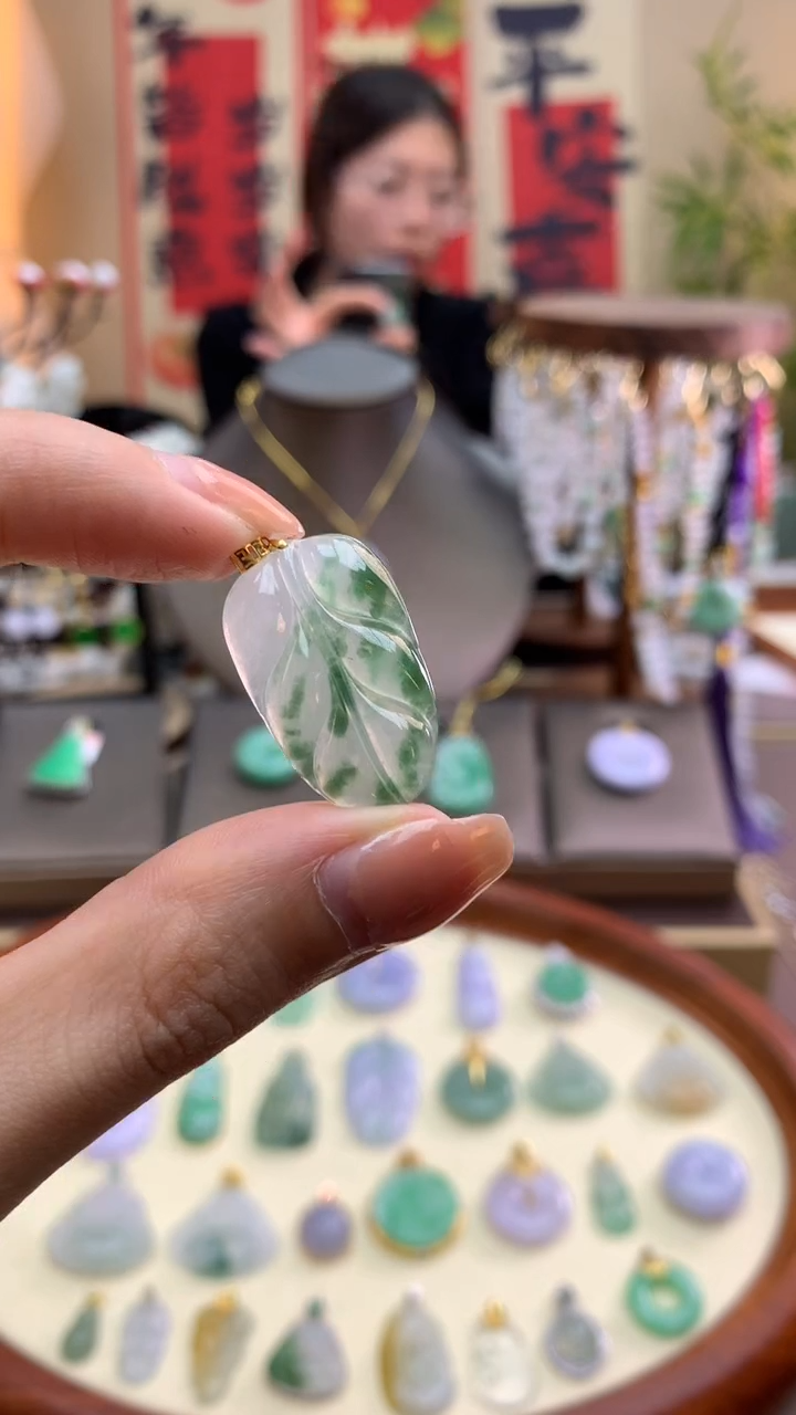 【闪购商品】翡翠颈饰18K金镶嵌叶子