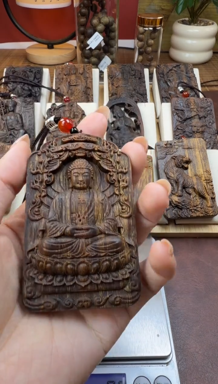 木木雕款芽庄 十二生肖守护   大日如来 8cm 送养香瓶