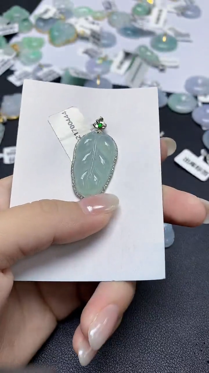 翡翠18K金镶嵌颈饰天然缅甸翡翠A货