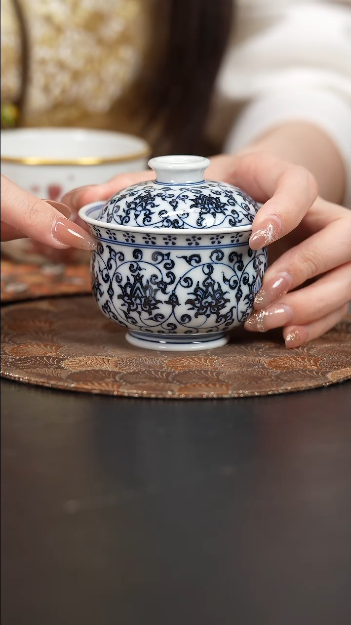 【闪购商品】杯六邑柴窑青花缠枝盖碗