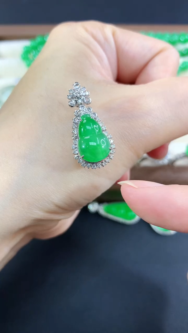 吊坠(不含链)18K金镶嵌翡翠102|98200