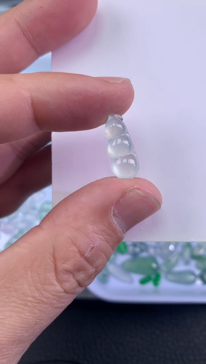 【闪购商品】翡翠颈饰未镶嵌福豆18.6-7.8-3.7