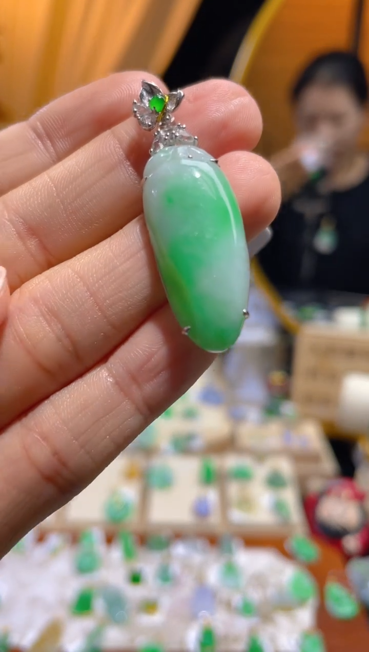 【闪购商品】翡翠颈饰18K金镶嵌假一赔三