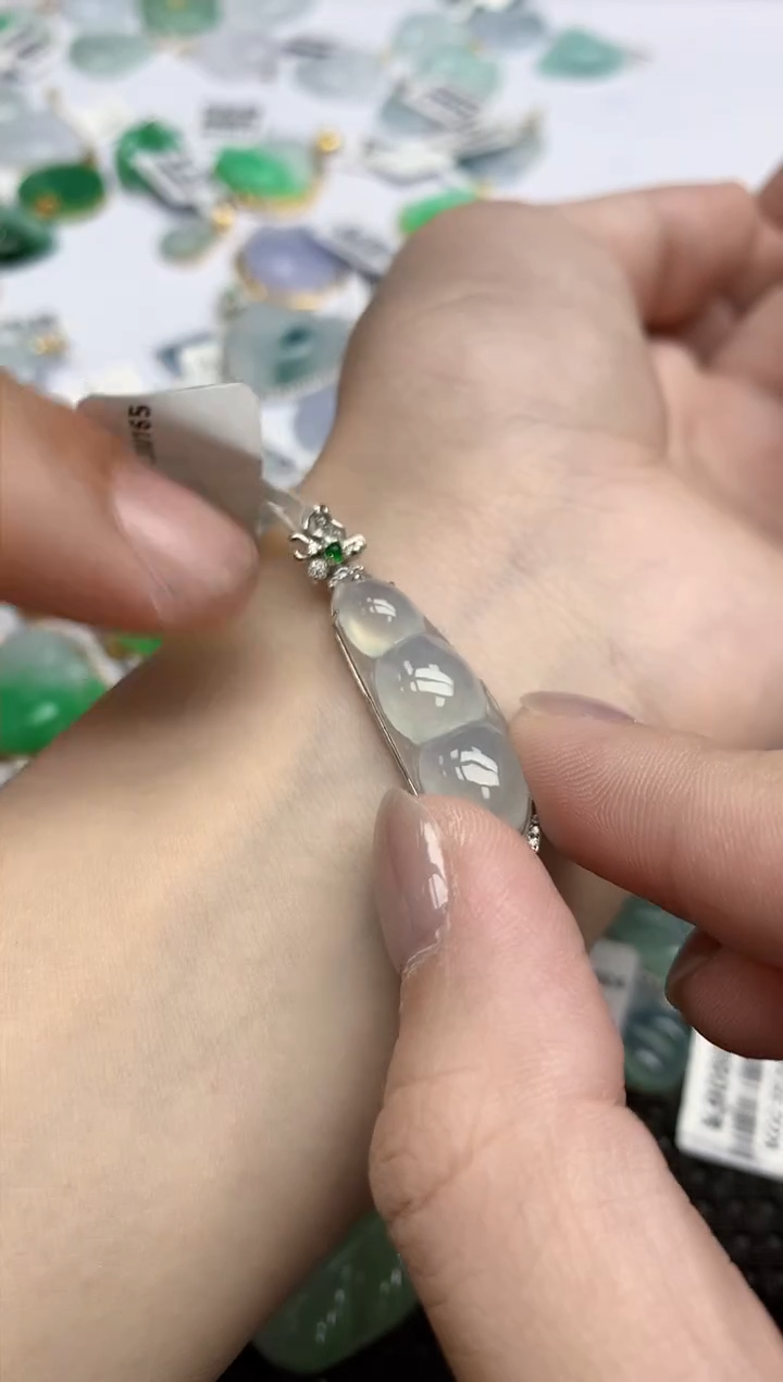 【闪购商品】翡翠颈饰18K金镶嵌天然翡翠A货