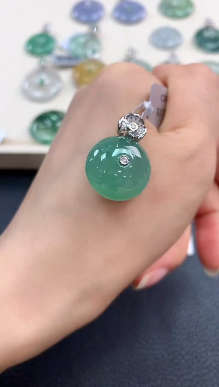 【闪购商品】翡翠吊坠(不含链)18K金镶嵌b176不退换