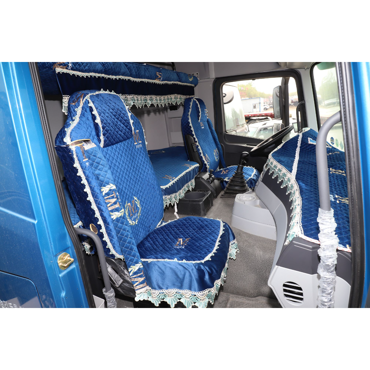 大货车新款解放J6L龙V天V悍V大货车工作台垫避光垫防尘耐磨荷兰绒