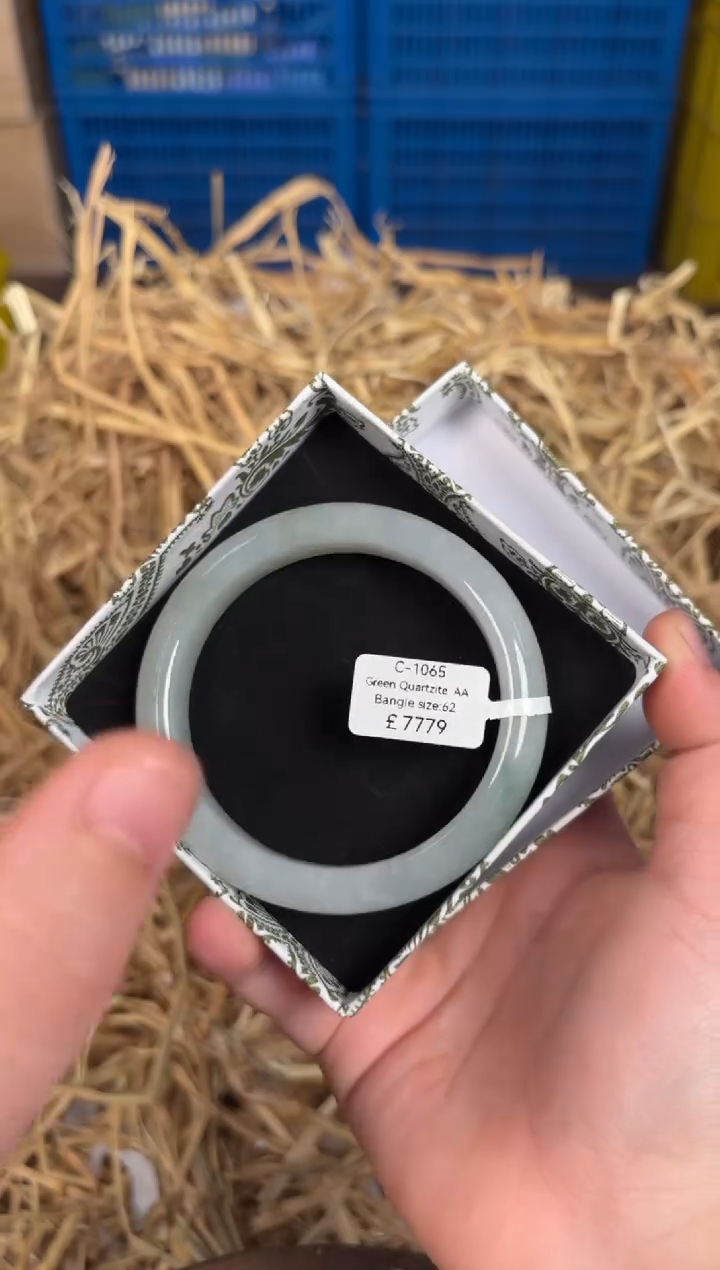 未镶嵌手镯石英质玉C1065