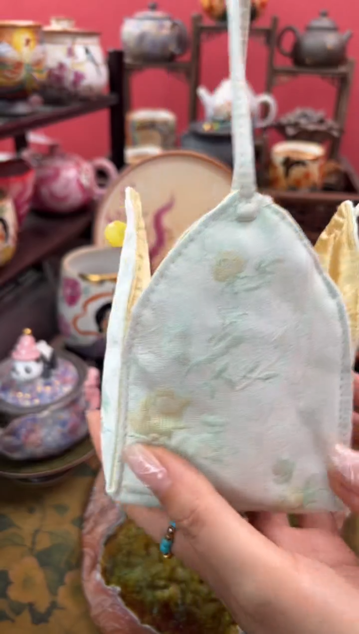 【闪购商品】小清新兰花收纳包