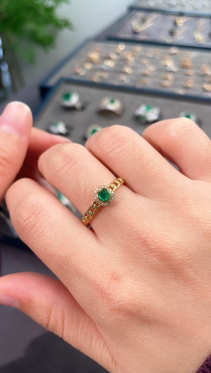 【闪购商品】祖母绿戒指18K金镶嵌糖塔
