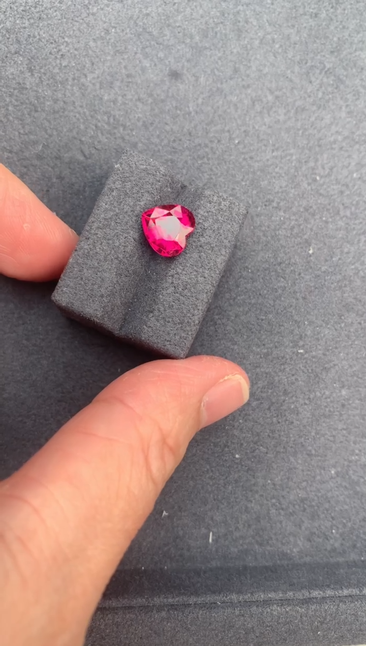 【闪购商品】碧玺裸石未镶嵌2.3ct 卢比莱碧玺