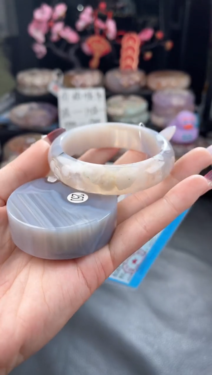 【闪购商品】石英质玉手镯未镶嵌55