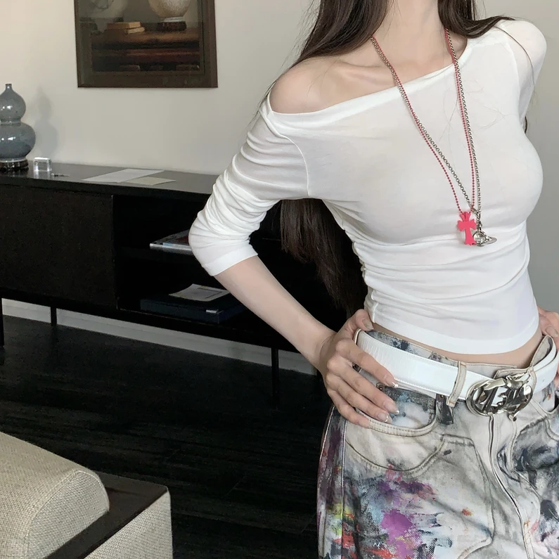 【美女日常】云朵感不规则斜肩修身白色长袖T恤