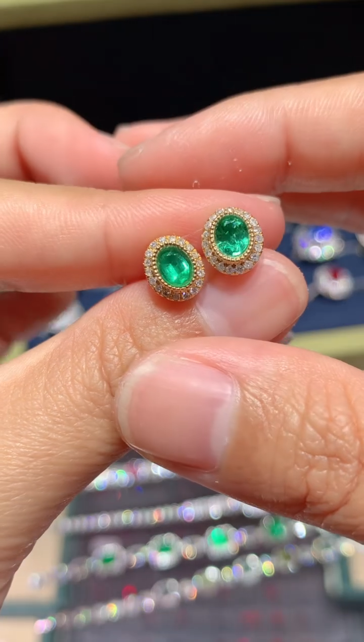 【闪购商品】祖母绿耳饰18K金镶嵌1.0CT