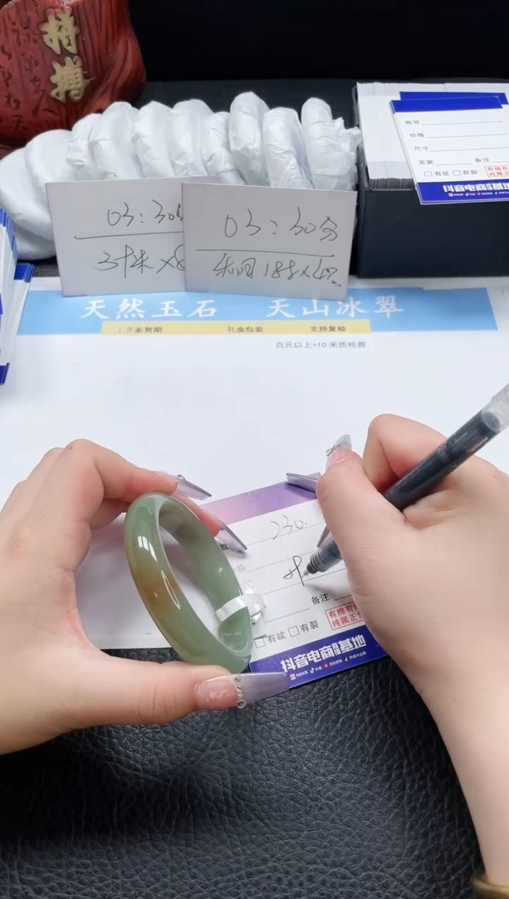 【闪购商品】石英质玉手镯未镶嵌230-59