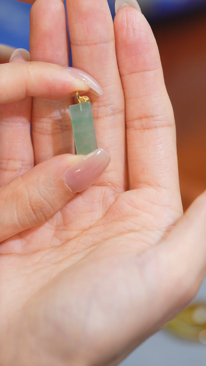 翡翠18K金镶嵌吊坠(不含链)580+0