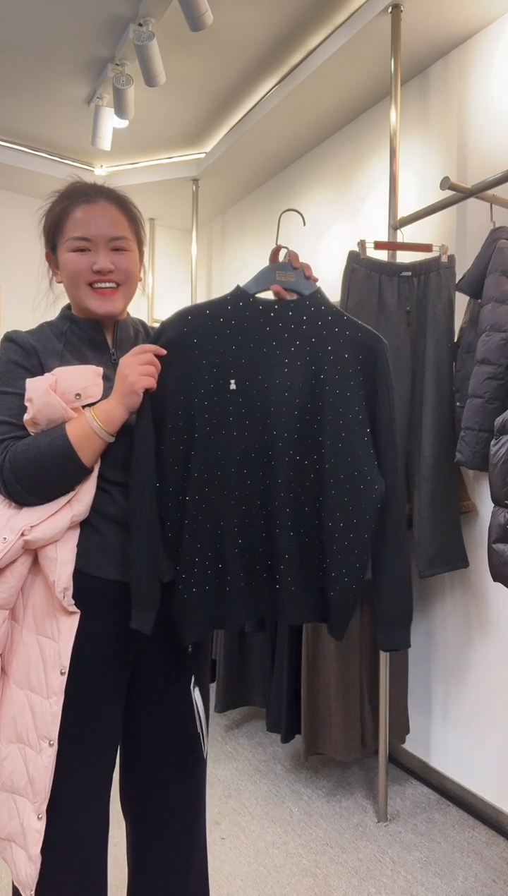 欣**界25Q6505黑色羊毛衫