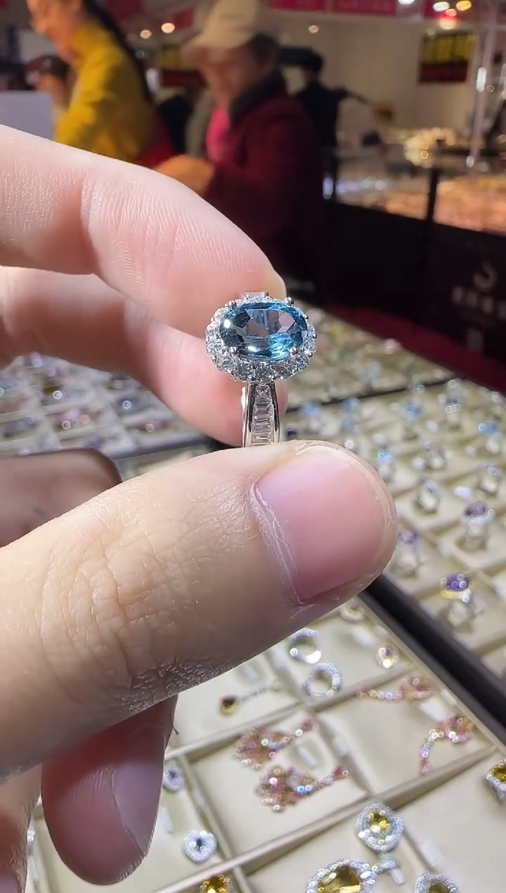 银S925镶嵌戒指托帕石9*7mm伦敦蓝