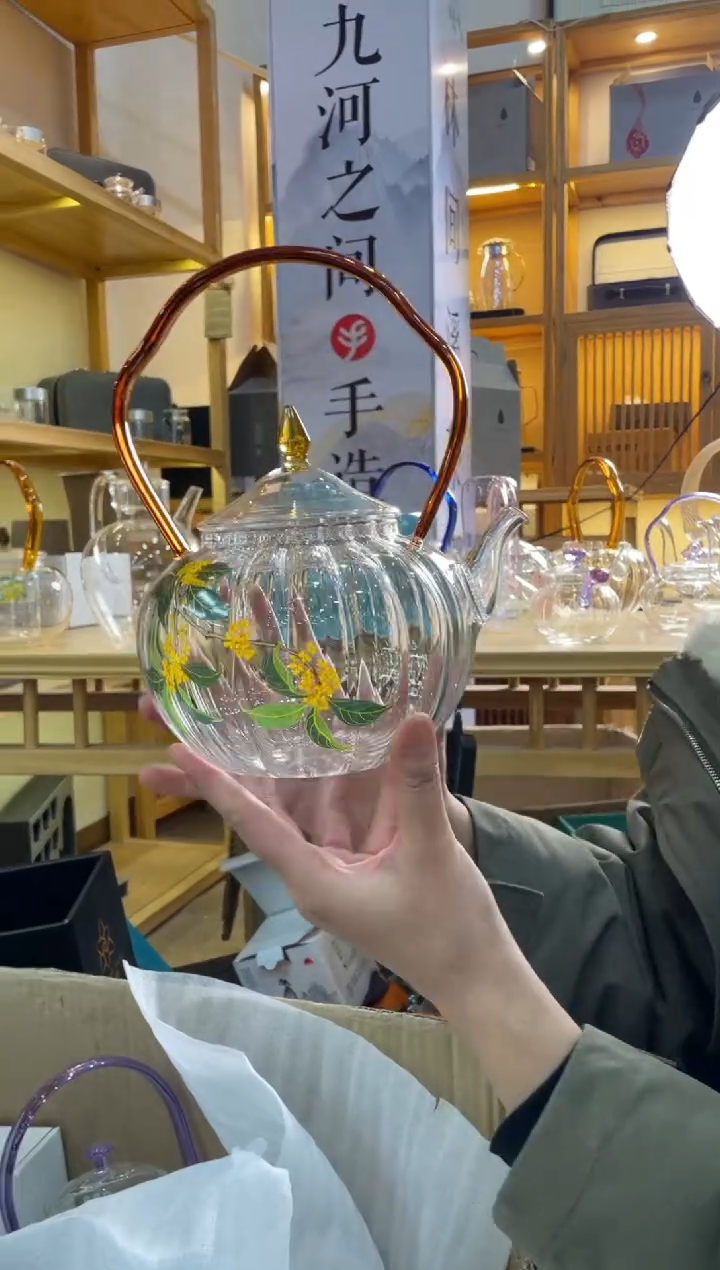 金狮通运壶琥珀把瓜楞桂花