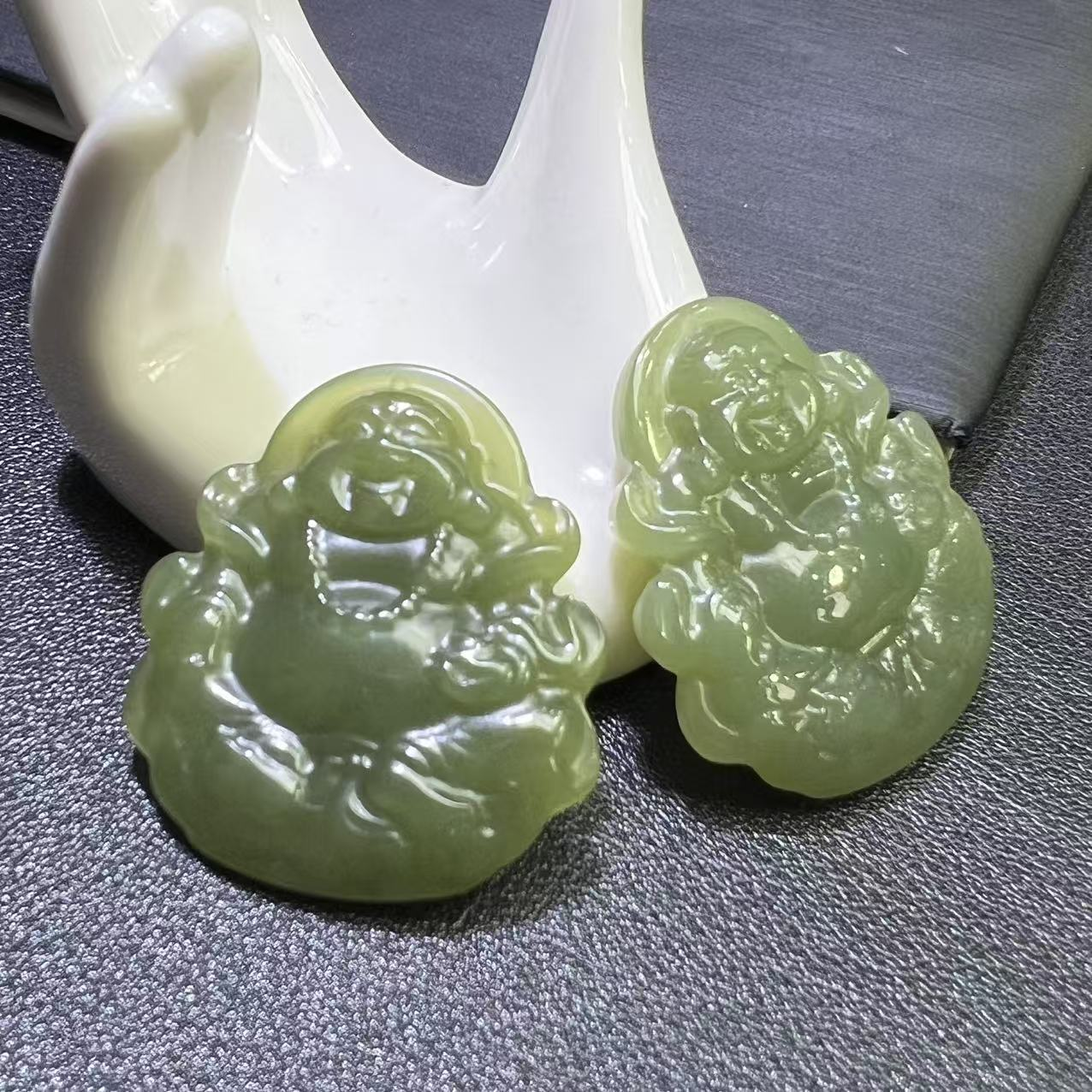 H4893高35左右-青黄和田玉佛公吊坠-配珠链-多样性发其一