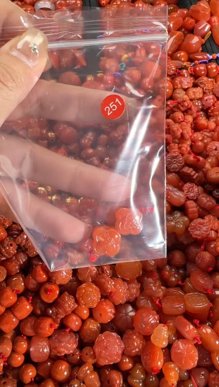 【闪购商品】南红玛瑙颈饰未镶嵌1