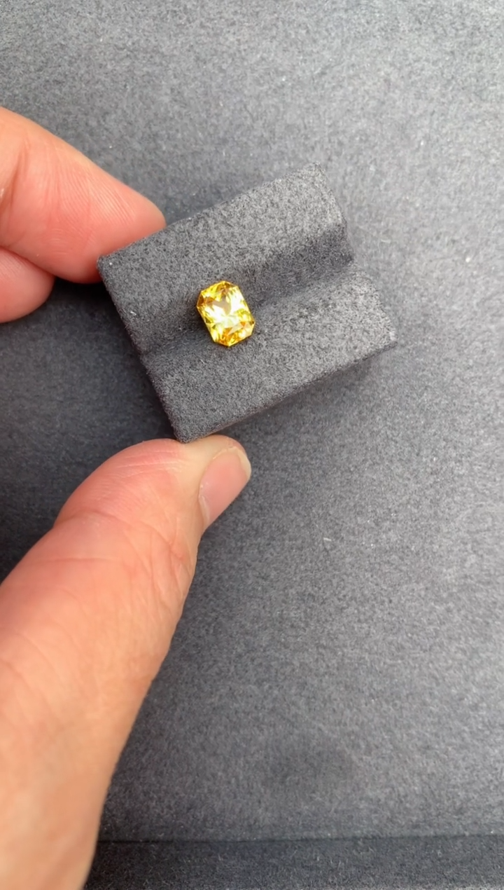 【闪购商品】彩色蓝宝石裸石未镶嵌1.5ct黄蓝宝