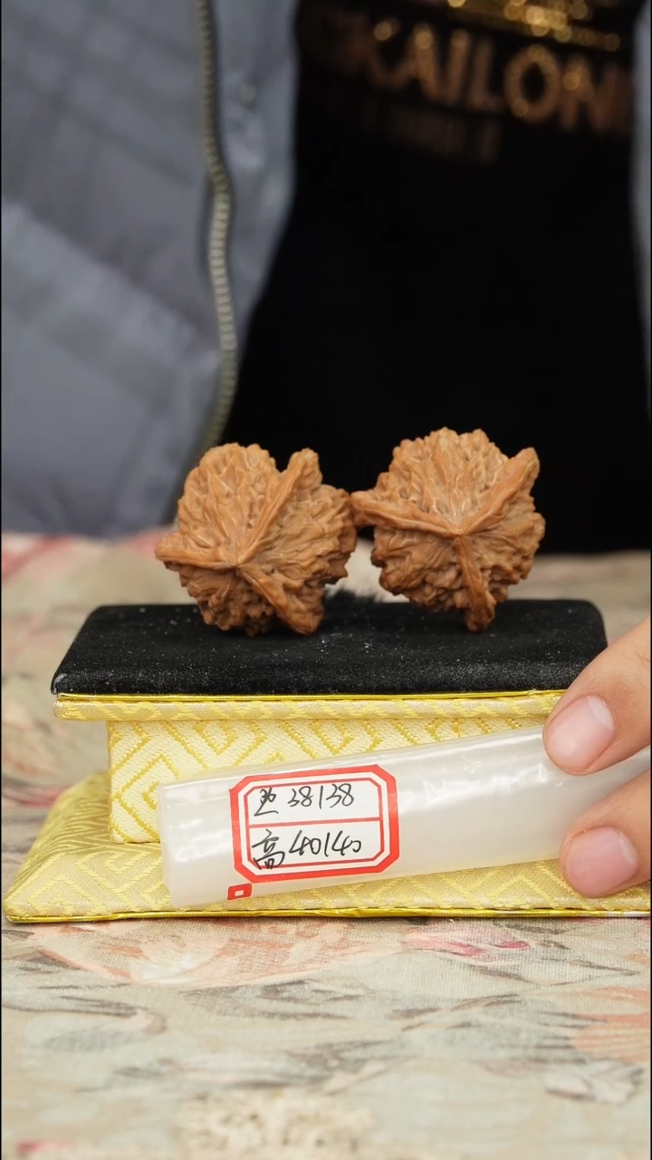 【闪购商品】文玩核桃把件盘山三棱