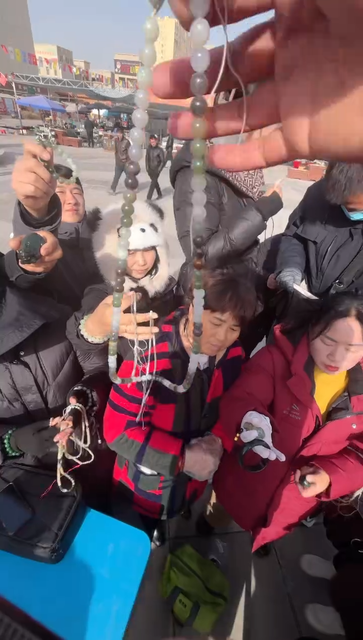 未镶嵌和田玉（糖玉）挂件和田玉