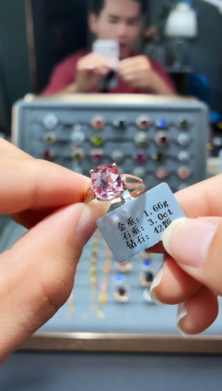 18K金镶嵌戒指碧玺3.0..