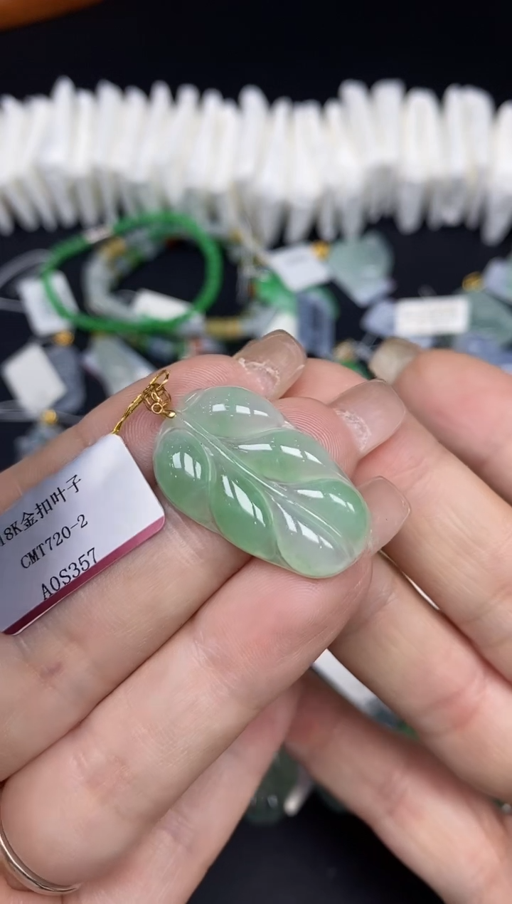 吊坠(不含链)18K金镶嵌翡翠叶子18K金扣镶嵌@@CMT