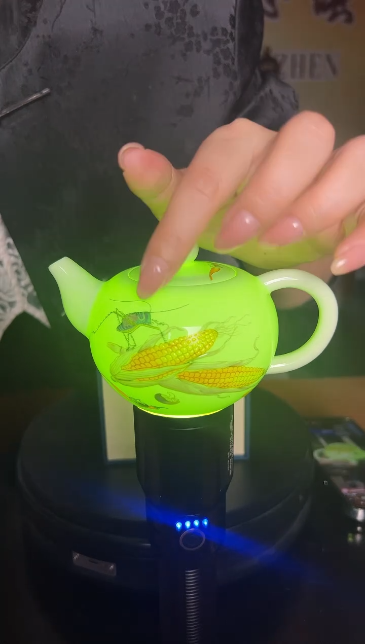 摆件瓷绿稀土金玉满堂壶