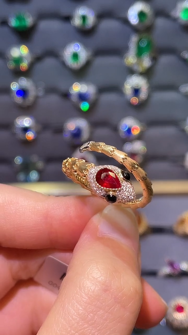 红宝石戒指18K金镶嵌莫桑比克   无烧鸽血红0.6ct