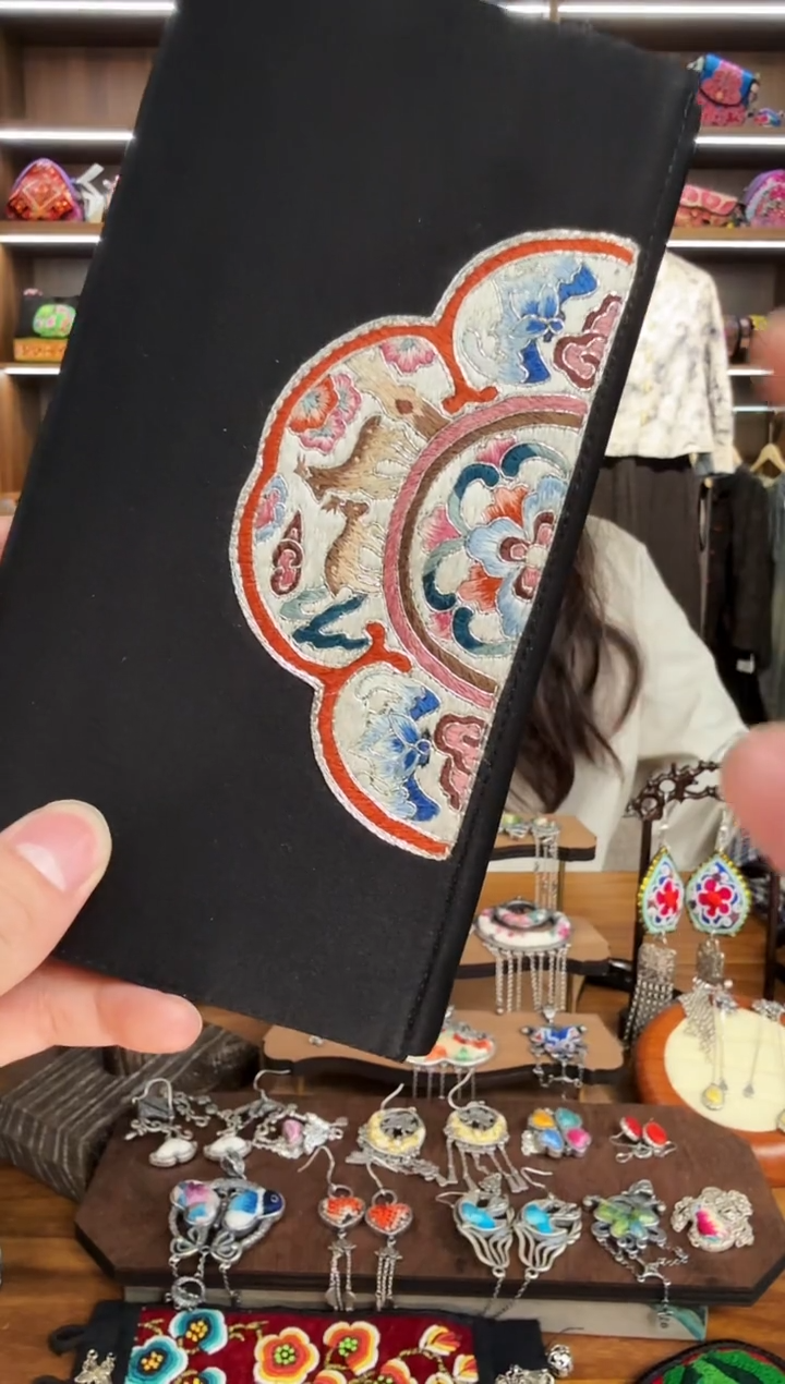 【闪购商品】织绣51蒙阿苏苗绣传承