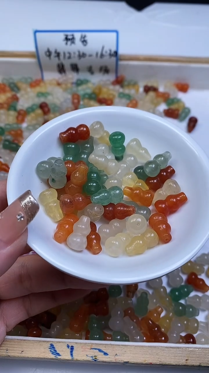 未镶嵌散珠石英质玉M673 三彩金丝玉大葫芦14*8mm8颗6.8元