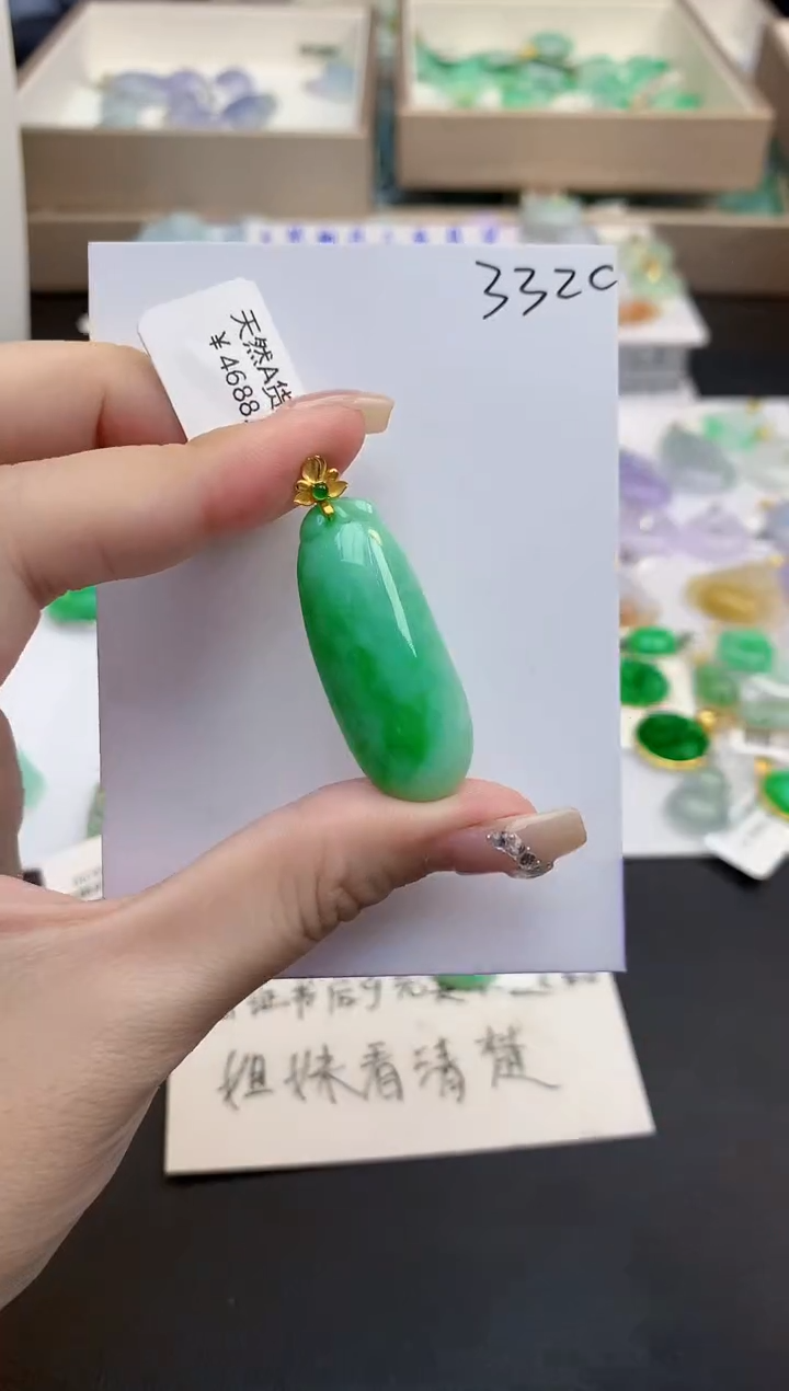 颈饰18K金镶嵌翡翠天然缅甸a货翡翠