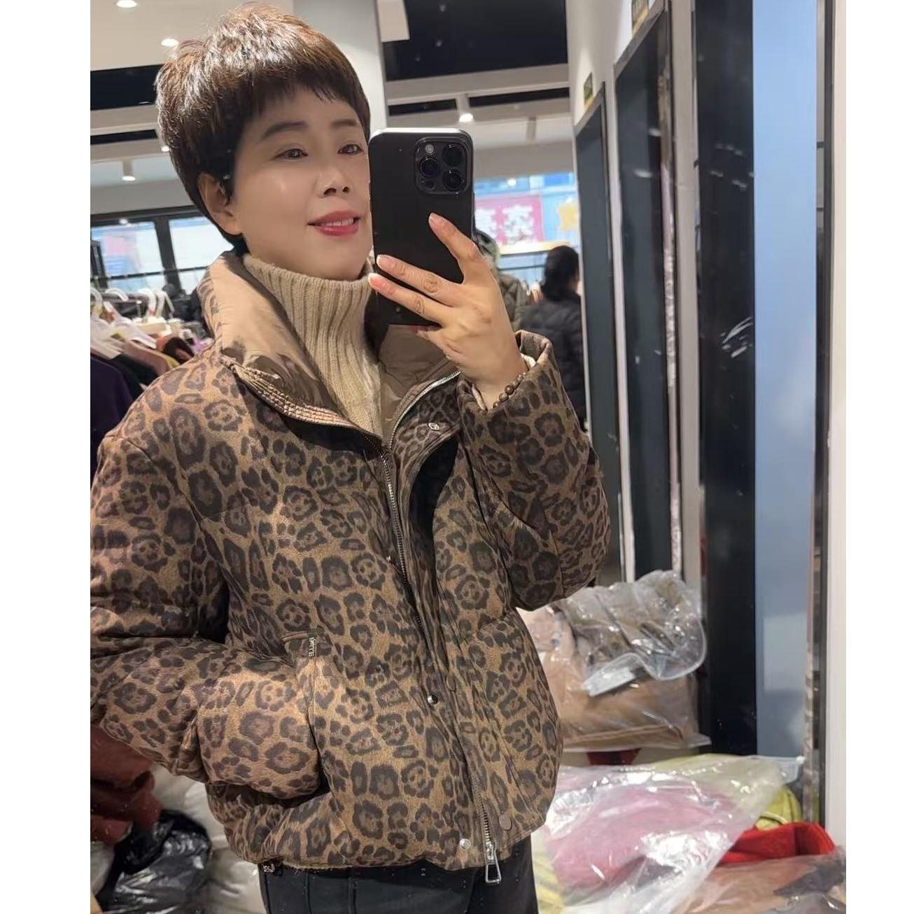 3324时尚豹纹羽绒服